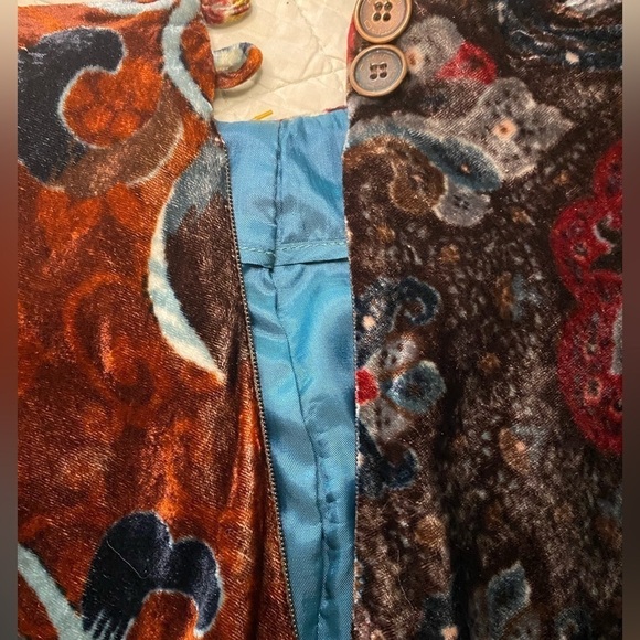 ETRO crushed velvet skirt, size EU 42.  Made in Italy.  Beautiful colors.  Lined - Picture 3 of 7